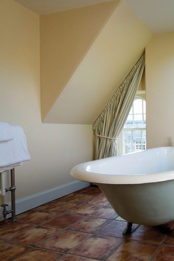 Farrow & Ball Farrow's Cream lifestyle photo