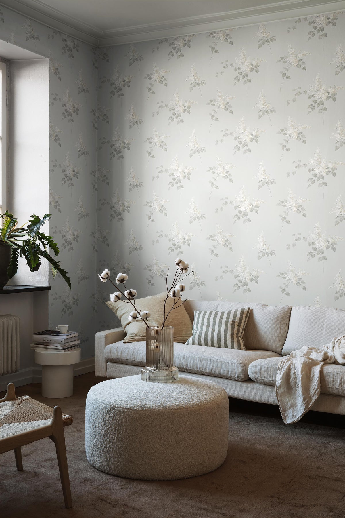 Lilacs - Livingroom Roomshot
