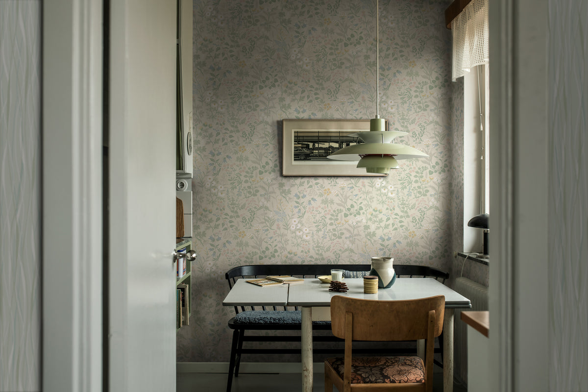 Flora - Roomshot DiningArea