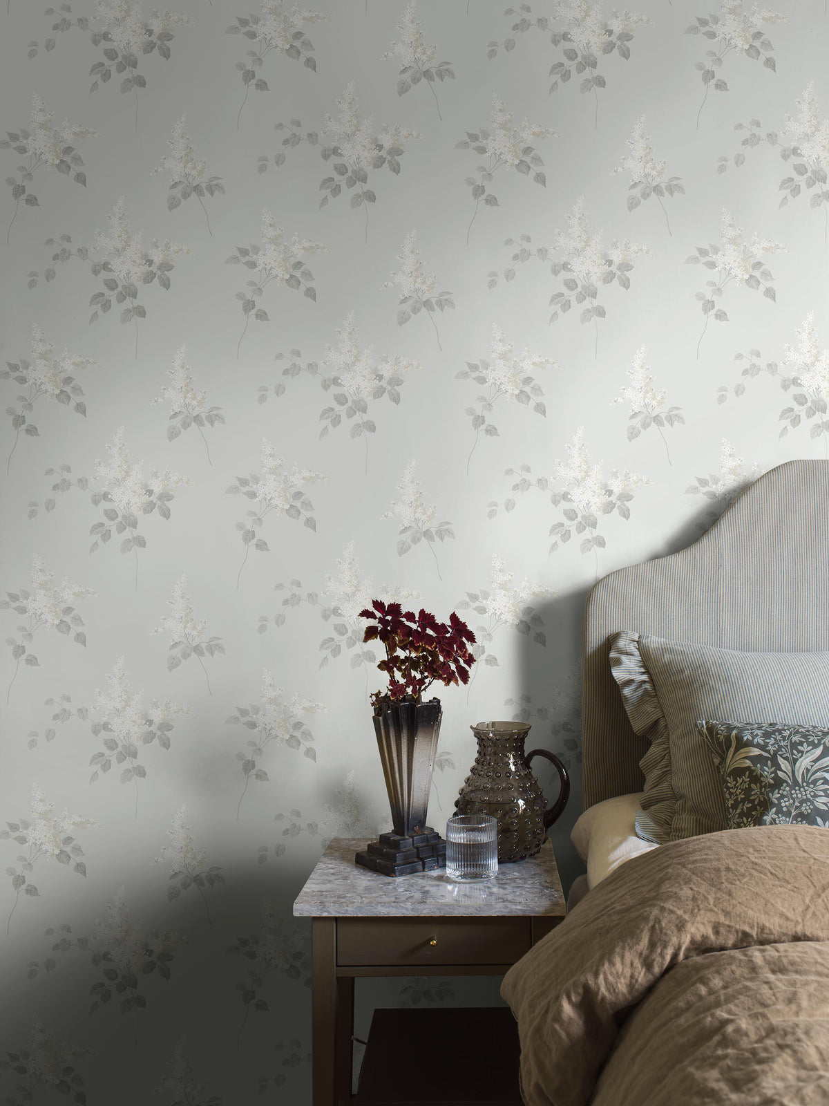 Lilacs - Bedroom Roomshot