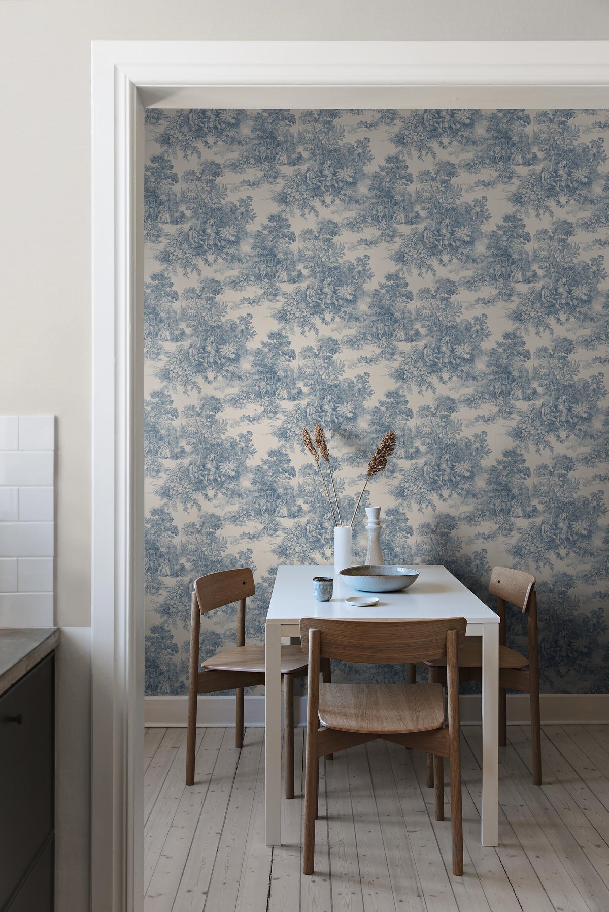 Toile de Jouy - 7767 ToileDeJouy Kitchen Roomshot